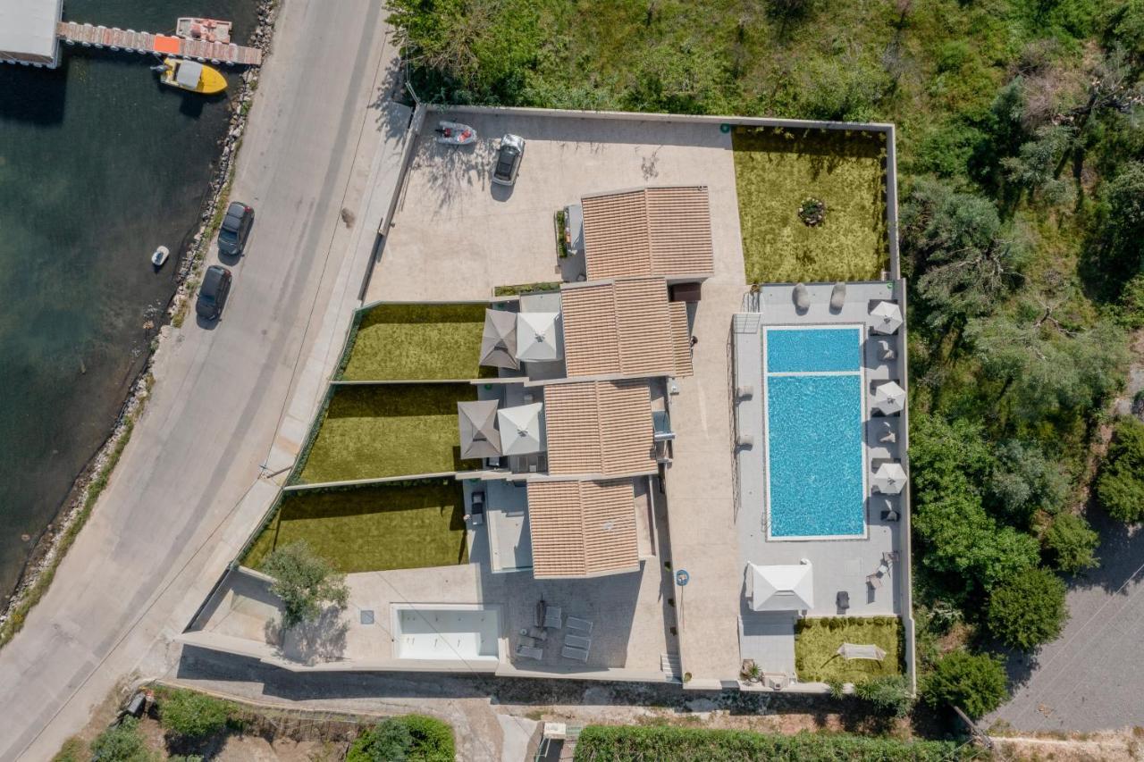 Swans Luxury Homes Koméno Kültér fotó