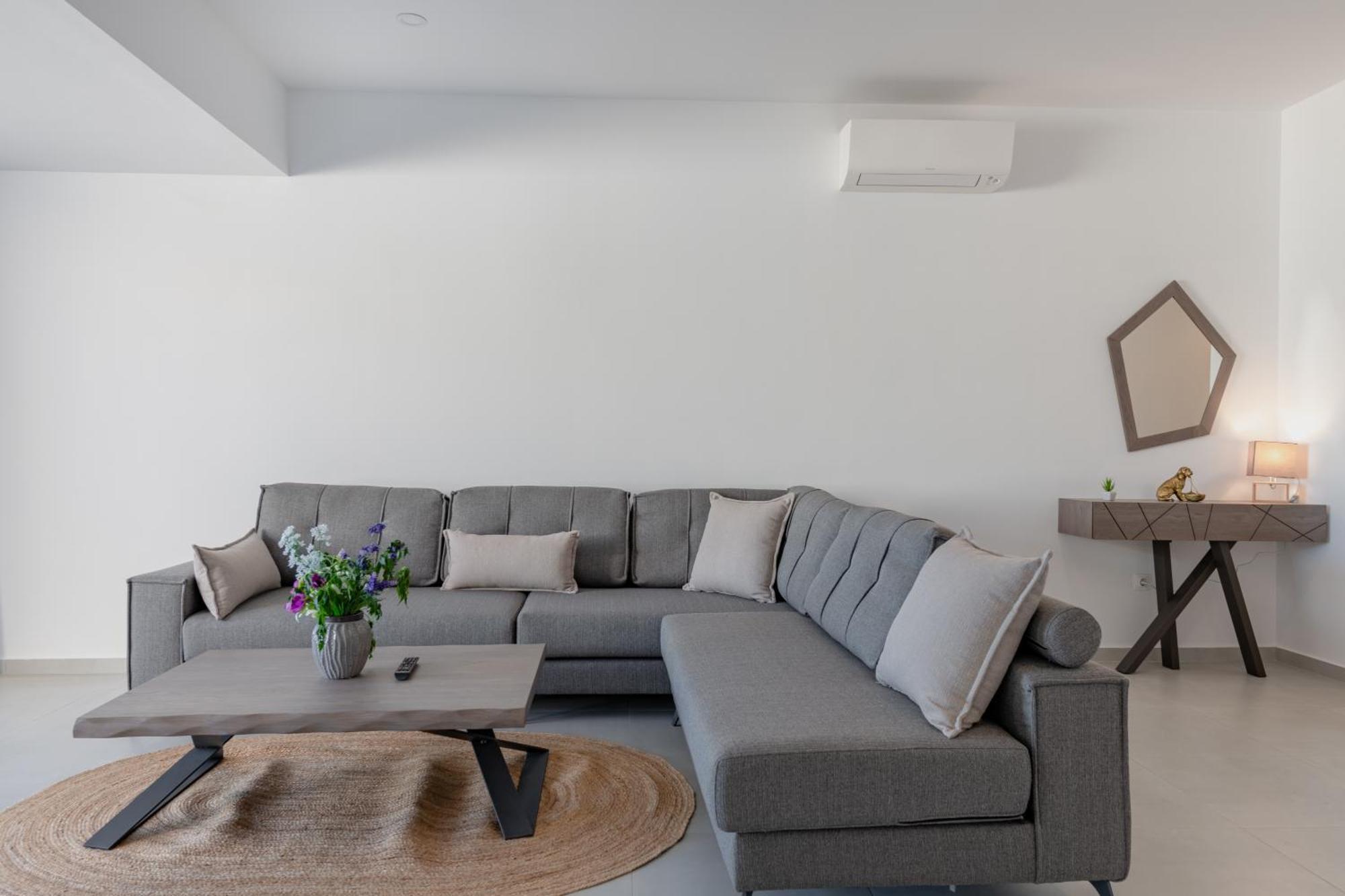 Swans Luxury Homes Koméno Szoba fotó