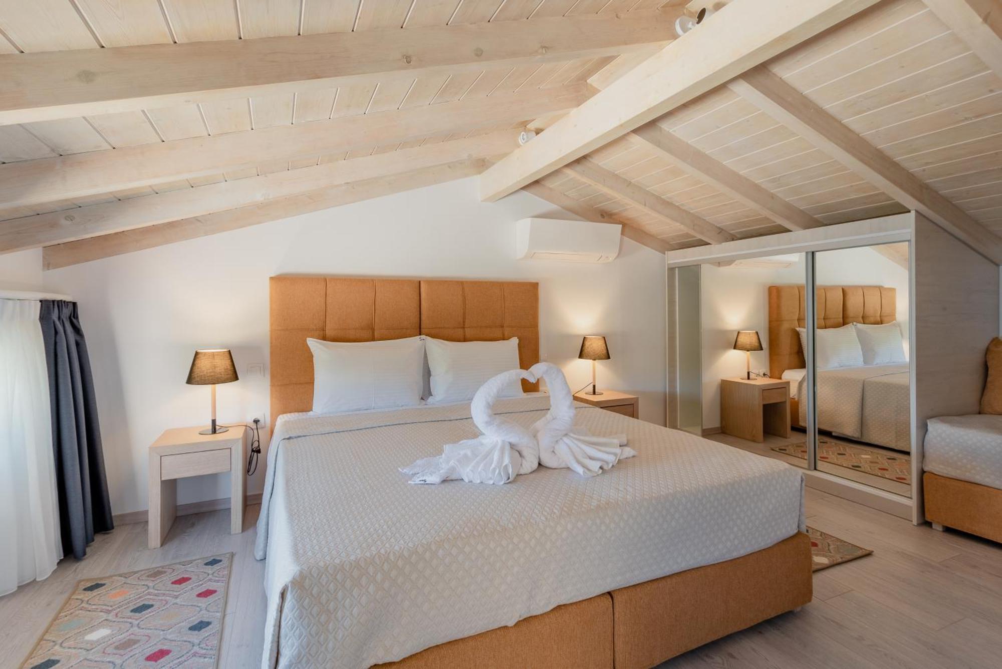 Swans Luxury Homes Koméno Szoba fotó